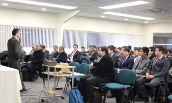 Líderes Adventistas Sostienen Reunión con Alumnos de Teología