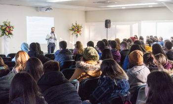 Estudiantes de Pedagogía Participan en Charla de Experto del MINEDUC