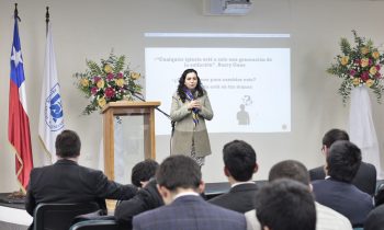 Charla Sobre Labor con Niños y Adolescentes para Carrera de Teología