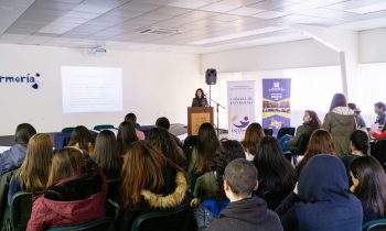 Presidenta Regional de Colegio de Enfermeras Dicta Charla en la UnACh