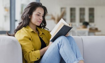 Carrera de Pedagogía en Educación General Básica realiza Encuentro de Literatura con destacados escritores internacionales