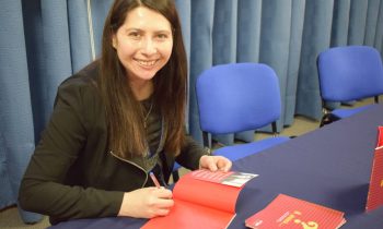 PRESENTAN LIBRO “A DIVINA”