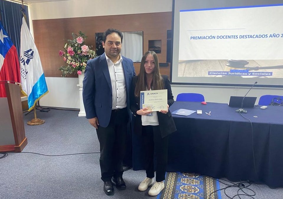 FACIJS REALIZA PRIMERA CEREMONIA DE PREMIACIÓN AL DESEMPEÑO DOCENTE