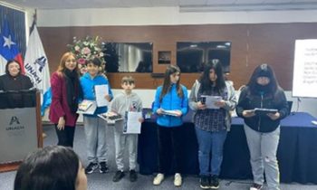 Premiación del Proyecto VcM de Pedagogía en Inglés «My Comic Book» en la Escuela Camilo Henríquez