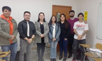 La Asignatura de Práctica Profesional de Pedagogía en Inglés fomenta la construcción de conocimiento pedagógico a través de estudios de casos