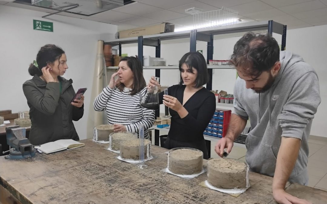 Colaboración científica en Almería impulsa proyecto chileno sobre biocostras desarrollado por investigadoras de la UNACH