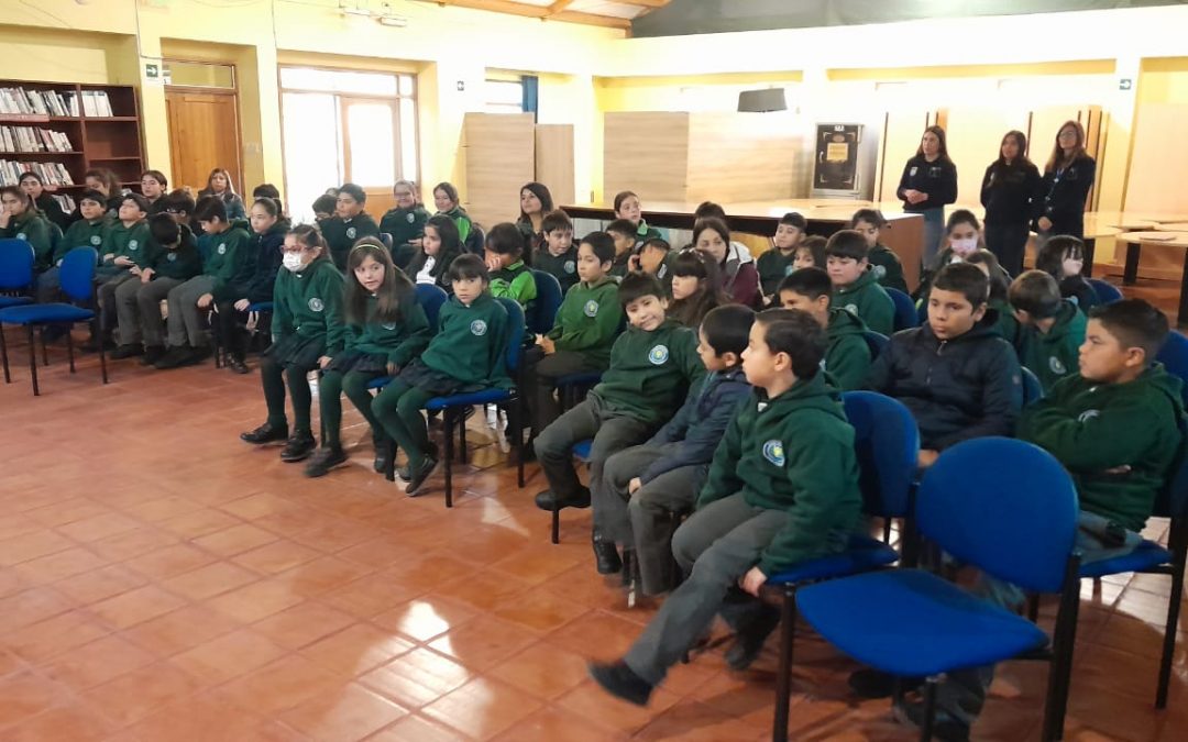 Ñiquén y la UNACH celebran el Día del Libro con taller de lectura para escolares