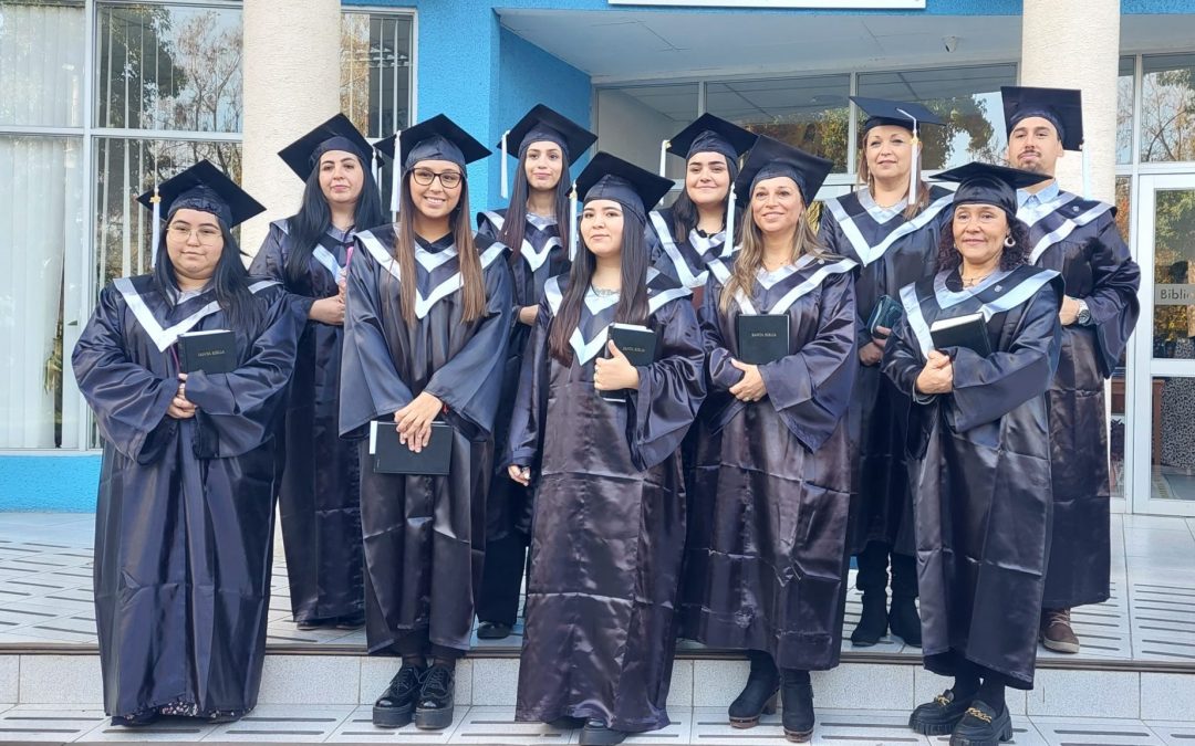 Primera generación online de Licenciatura en Trabajo Social de la UNACH se gradúa en emotiva ceremonia presencial