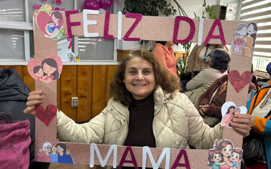 Celebración del Día de la Madre: CIAS de Trabajo Social UNACH lleva alegría a adultos mayores y comunidad