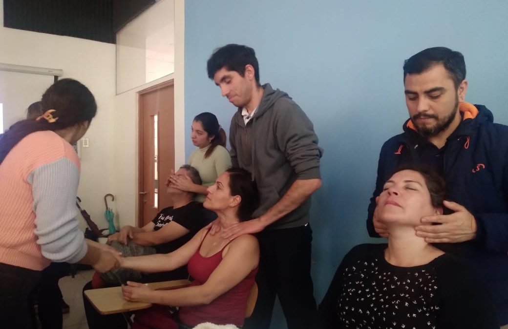 «Gente Cuidando de Gente» cierra exitoso primer semestre con masoterapia y promoción de vida sana