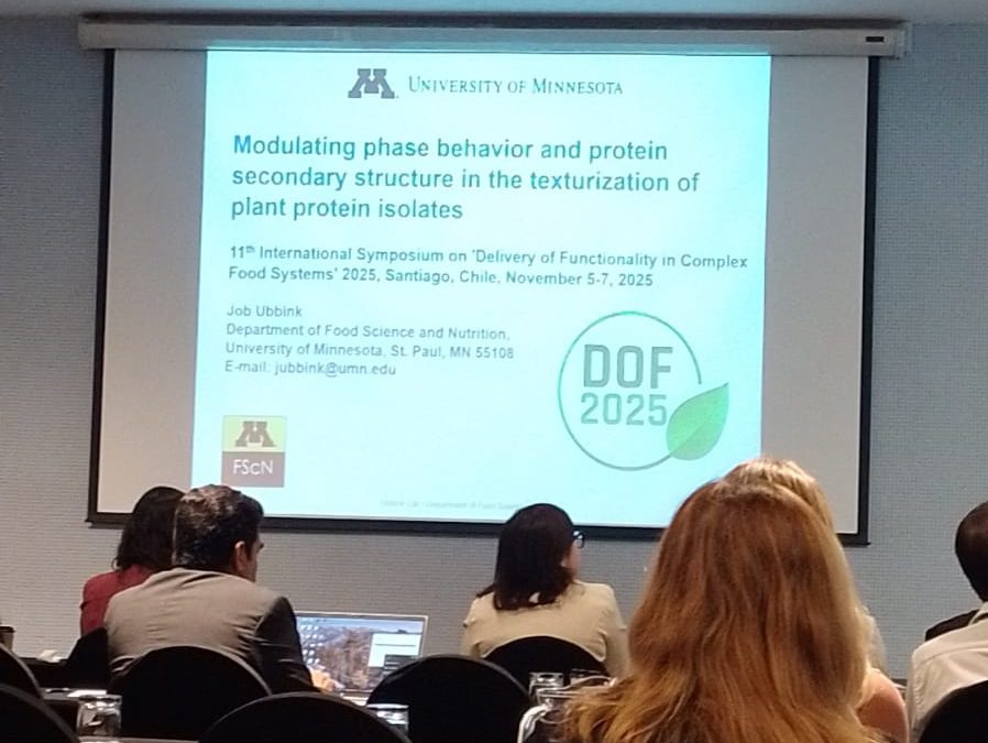 Docente de Química y Farmacia de la UNACH participa en simposio internacional sobre sistemas alimentarios