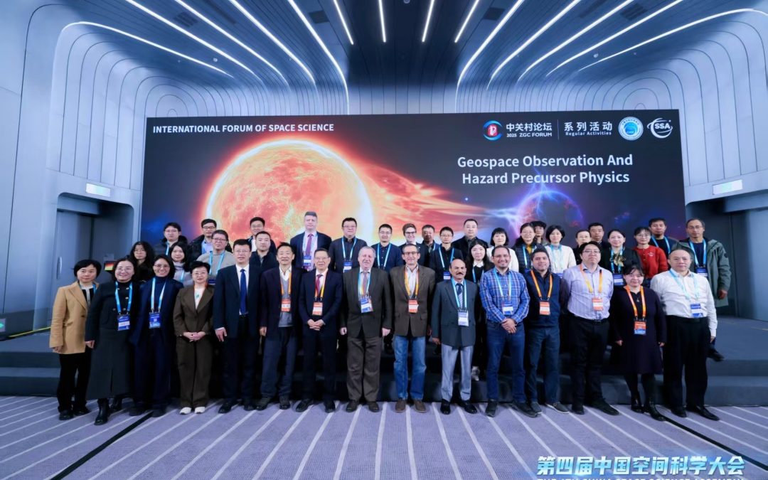 Director del CInC participa como expositor en destacado foro internacional de ciencia espacial en Beijing
