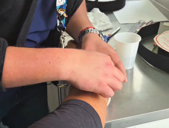 Atención Personalizada Llega a Malalhue en Operativo de Órtesis