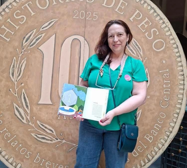 Académica de la Facultad de Educación es reconocida en concurso literario del Banco Central de Chile