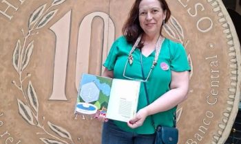 Académica de la Facultad de Educación es reconocida en concurso literario del Banco Central de Chile