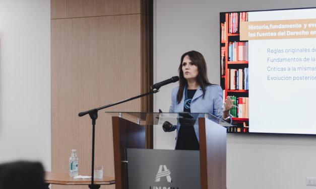 Destacada académica de la PUC inaugura Año Académico 2026 de Derecho UNACH