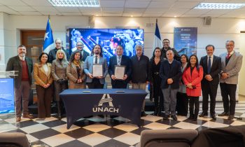 Firma de convenio entre la UNACH y la Orquesta Sinfónica de Ñuble: Una alianza estratégica para la música y la cultura regional
