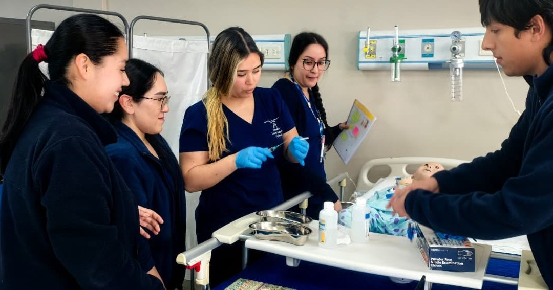 CIDD, FACS y Centro de Simulación Clínica fortalecen la docencia en simulación clínica