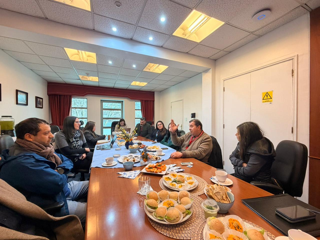 Académicos reunidos en la UNACH